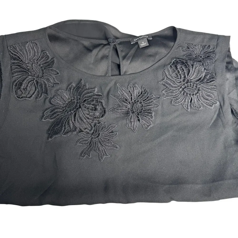 Ann Taylor Women's sz Small Black Sleeveless Blouse Sheer Cutout Floral